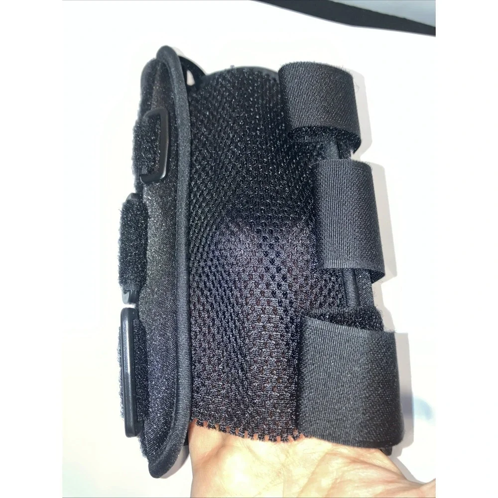 R Breg Wrist Pro with Thumb Spica Size M Excellent Black Memory Foam